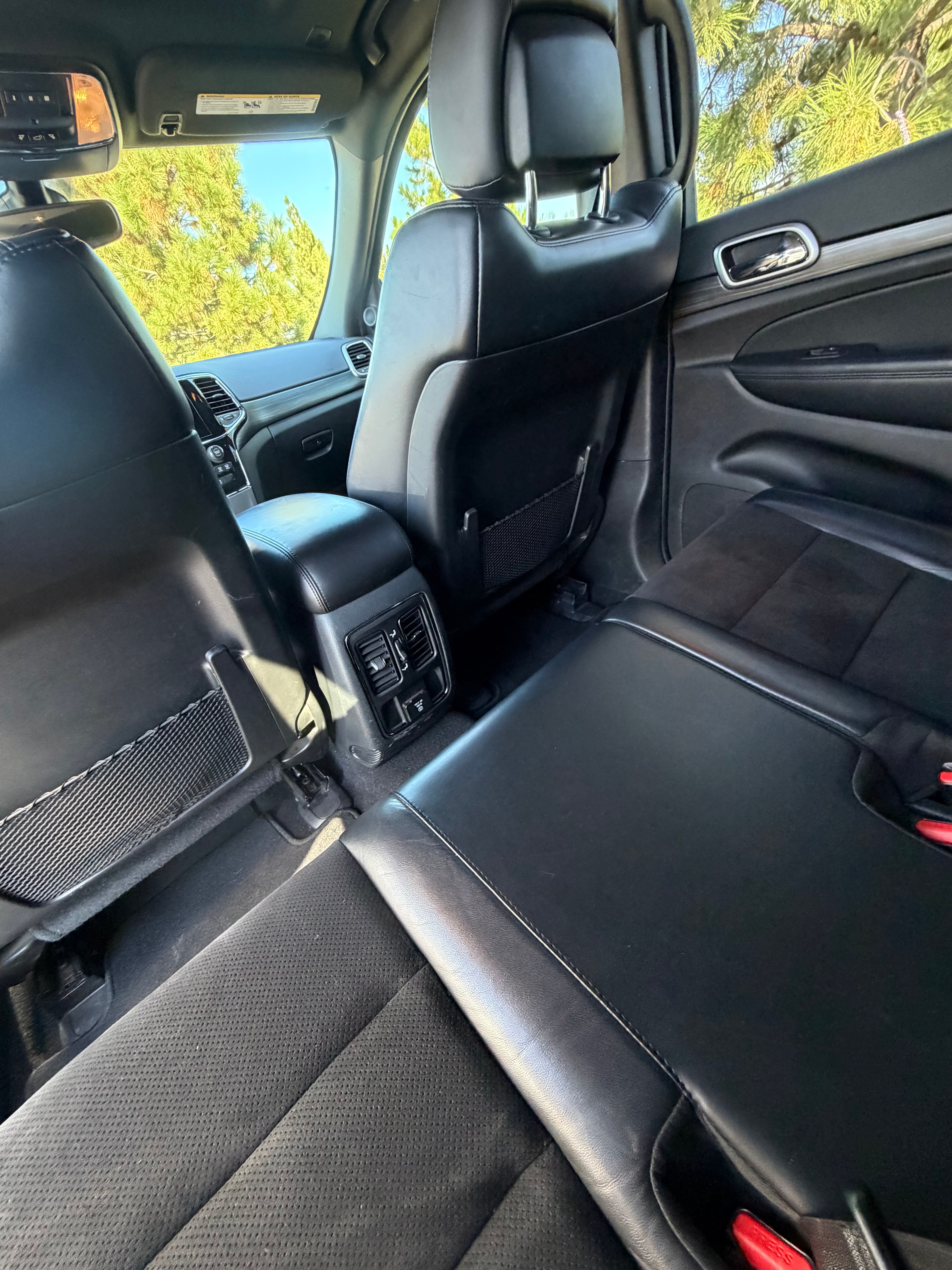 Used 2019 Jeep Grand Cherokee Altitude AWD/4WD image 20