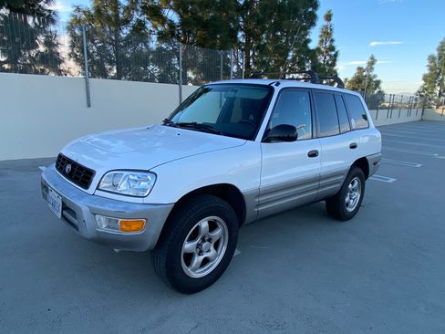 Used 1998 Toyota RAV4 2WD 4-Door image 10