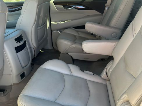 Used 2016 Cadillac Escalade Luxury image 15