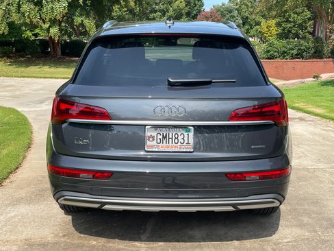 Used 2021 Audi Q5 2.0T Premium w/ Convenience Package image 2