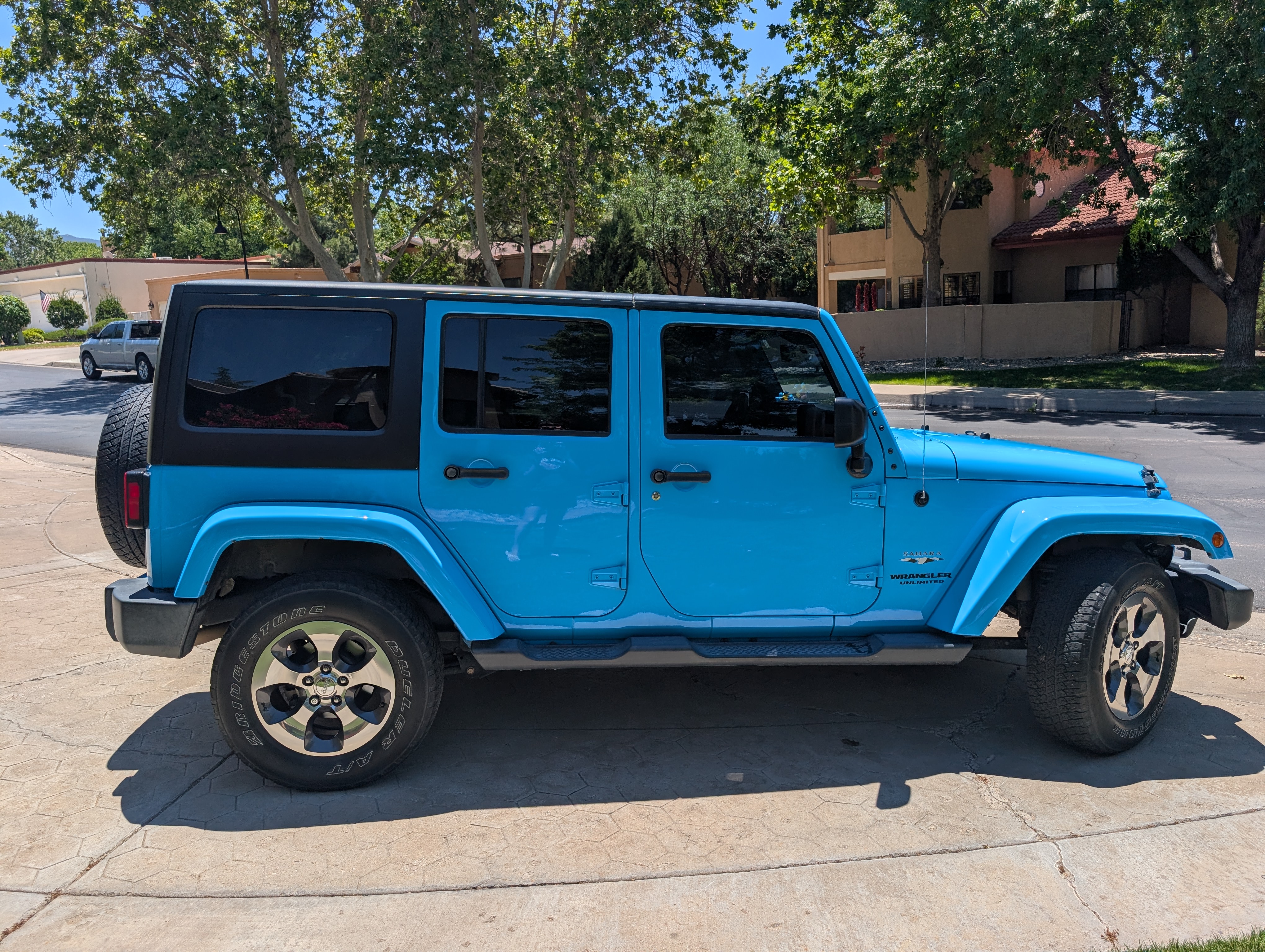 Used 2017 Jeep Wrangler Unlimited Sahara w/ Max Tow Package AWD/4WD image 2