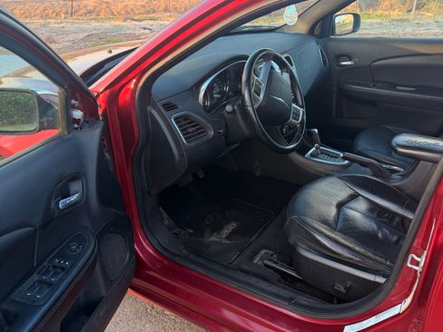 Used 2011 Chrysler 200 Limited FWD image 9