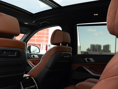 Used 2022 BMW X7 M50i w/ Dynamic Handling Package image 18