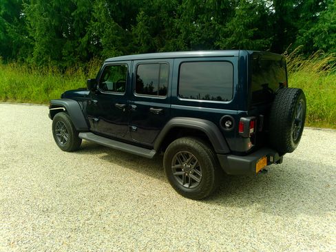 Used 2025 Jeep Wrangler Unlimited Sport AWD/4WD image 1