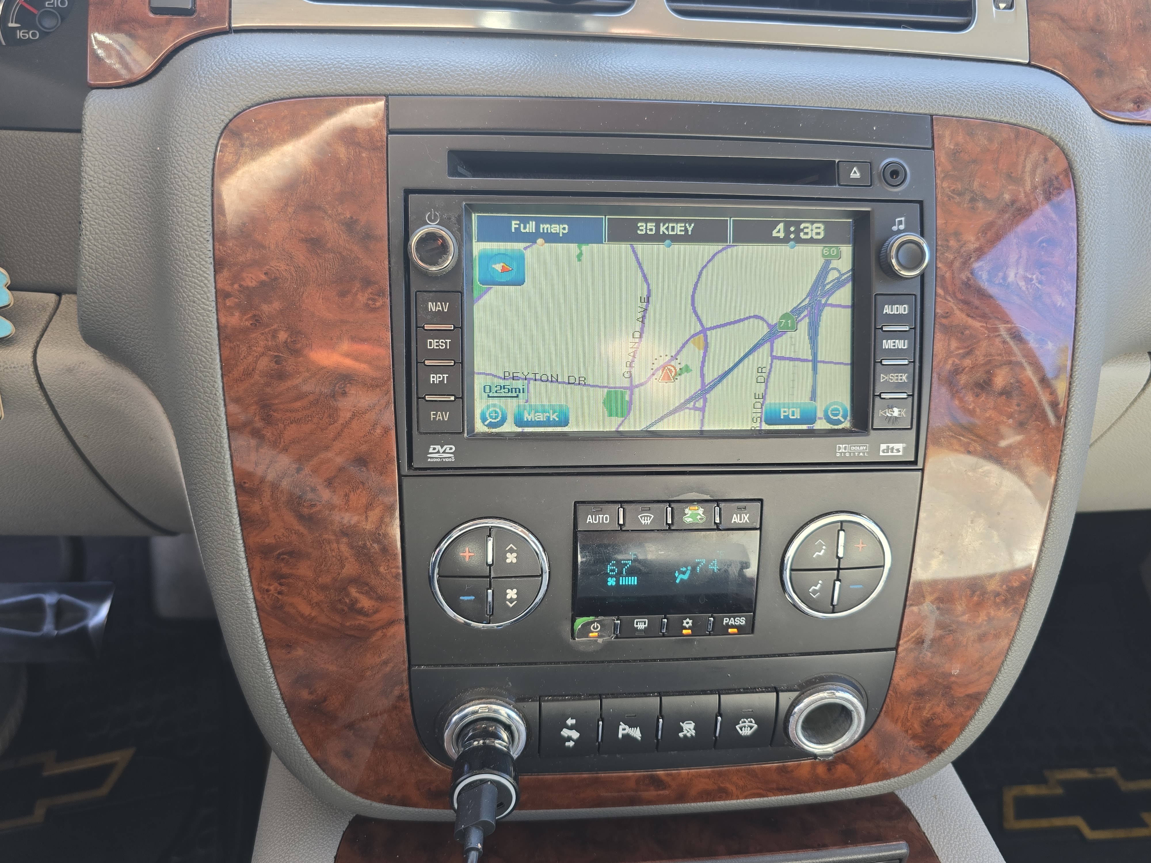 Used 2007 Chevrolet Suburban LTZ w/ LTZ Preferred Equipment Group AWD/4WD image 23