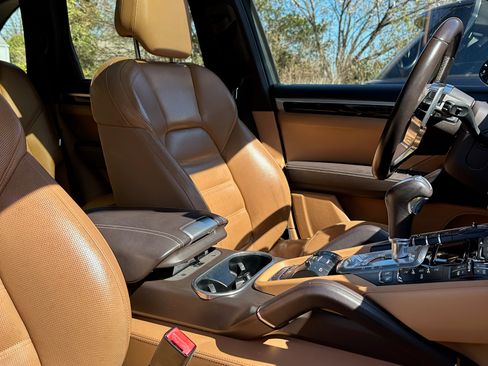 Used 2015 Porsche Cayenne S image 15