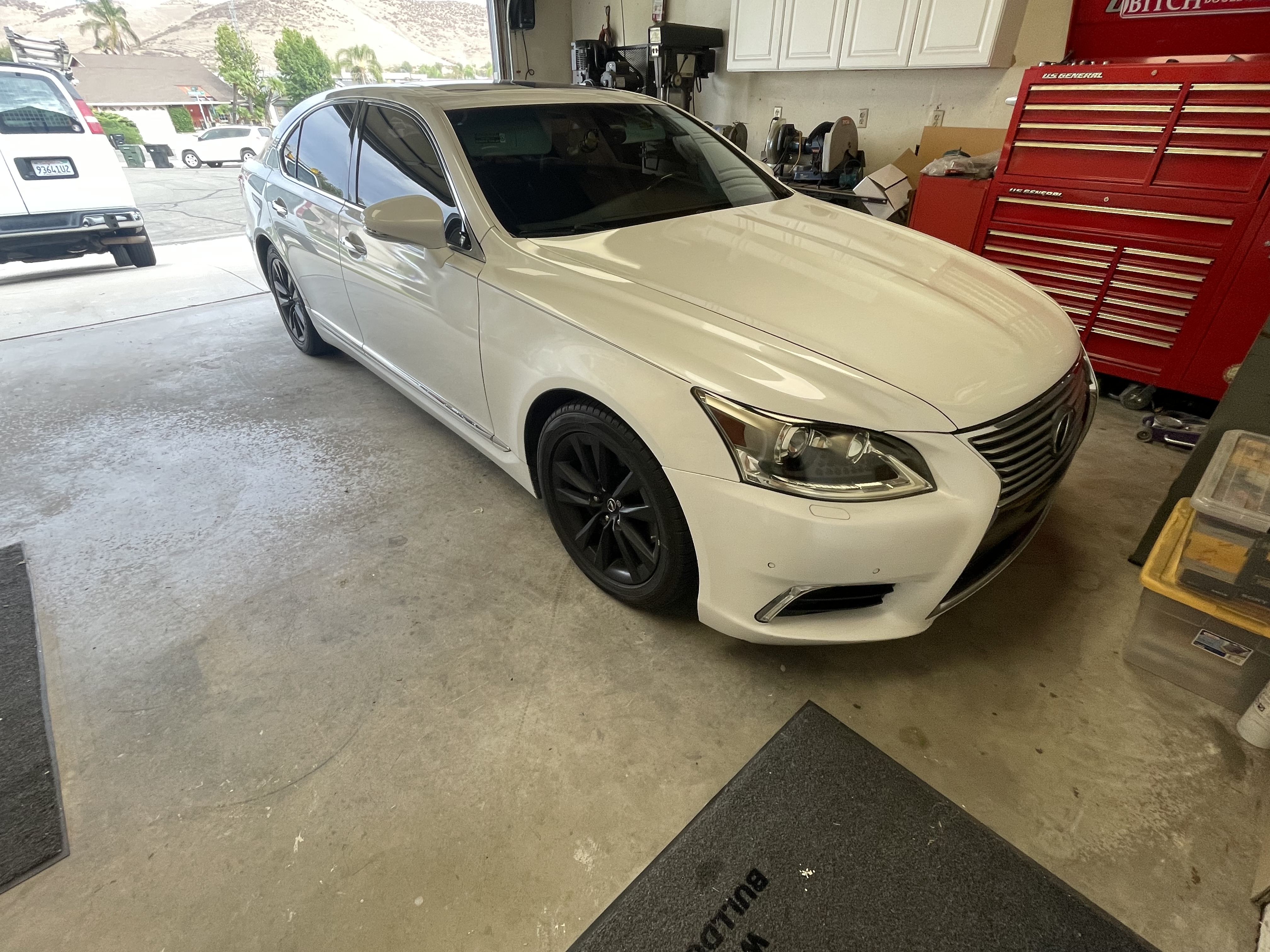 Used 2015 Lexus LS 460 w/ Comfort Package RWD image 1