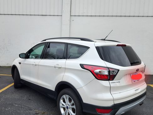 Used 2017 Ford Escape SE w/ Equipment Group 201A image 2
