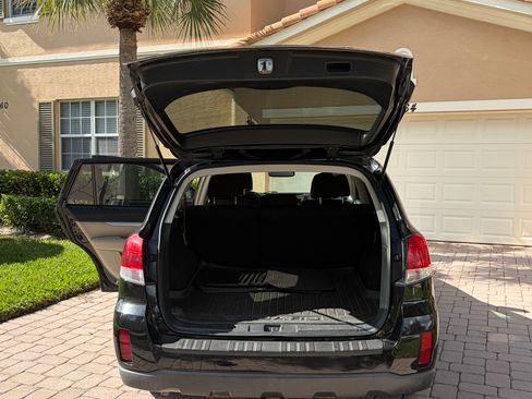 Used 2010 Subaru Outback 2.5i Premium image 9