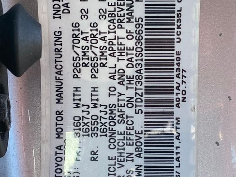 Used 2001 Toyota Sequoia Limited image 9