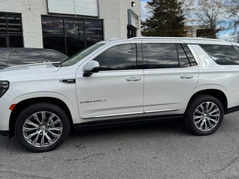 Used 2021 GMC Yukon Denali w/ Denali Premium Package image 2