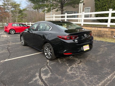 Used 2021 MAZDA MAZDA3 s image 13