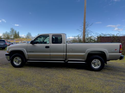 Used 2002 Chevrolet Silverado 2500 LS w/ Off-Road Skid Plate Pkg image 8