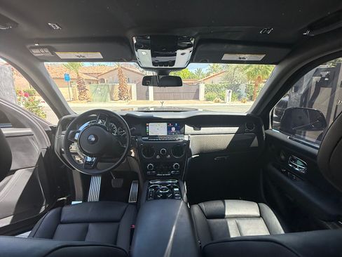 Used 2022 Rolls-Royce Cullinan Black Badge AWD/4WD image 12