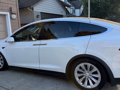 Used 2018 Tesla Model X 100D AWD/4WD image 2