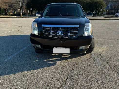 Used 2007 Cadillac Escalade AWD w/ Information Package image 2