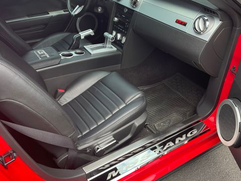 Used 2006 Ford Mustang GT Premium image 11