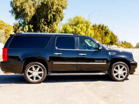 Used 2012 Cadillac Escalade ESV Luxury image 4