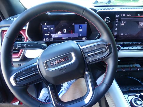 Used 2023 GMC Canyon AT4X image 6