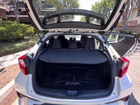 Used 2019 Toyota C-HR XLE FWD image 19