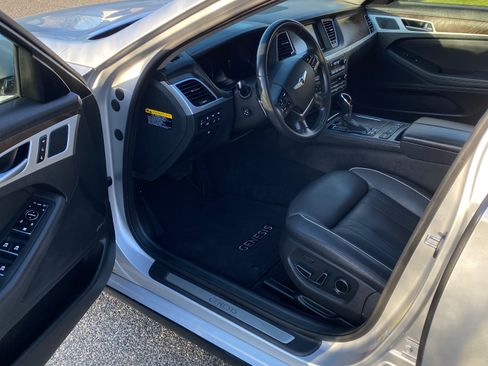Used 2015 Hyundai Genesis 5.0 image 6