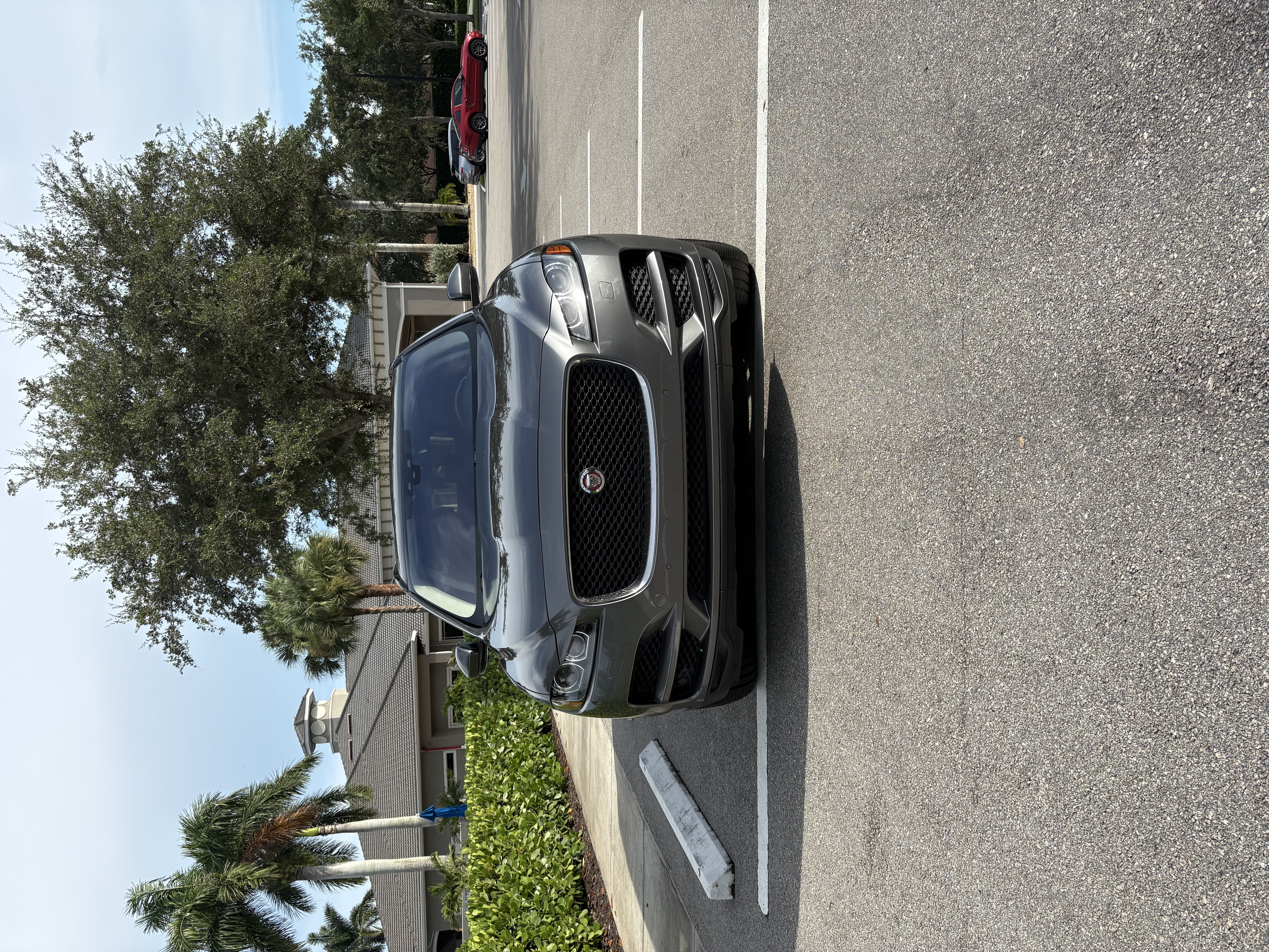 Used 2017 Jaguar F-PACE Premium AWD/4WD image 4