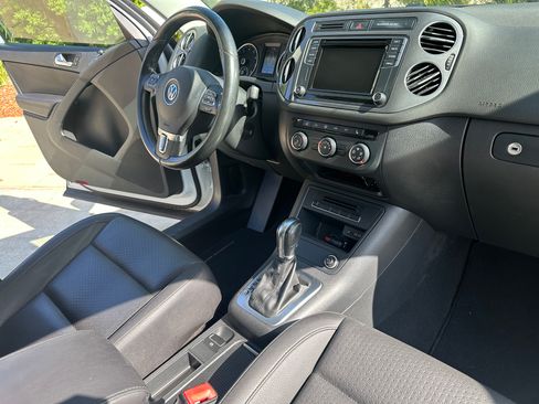 Used 2017 Volkswagen Tiguan Wolfsburg Edition FWD image 20