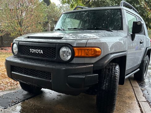 Used 2013 Toyota FJ Cruiser 4WD image 6