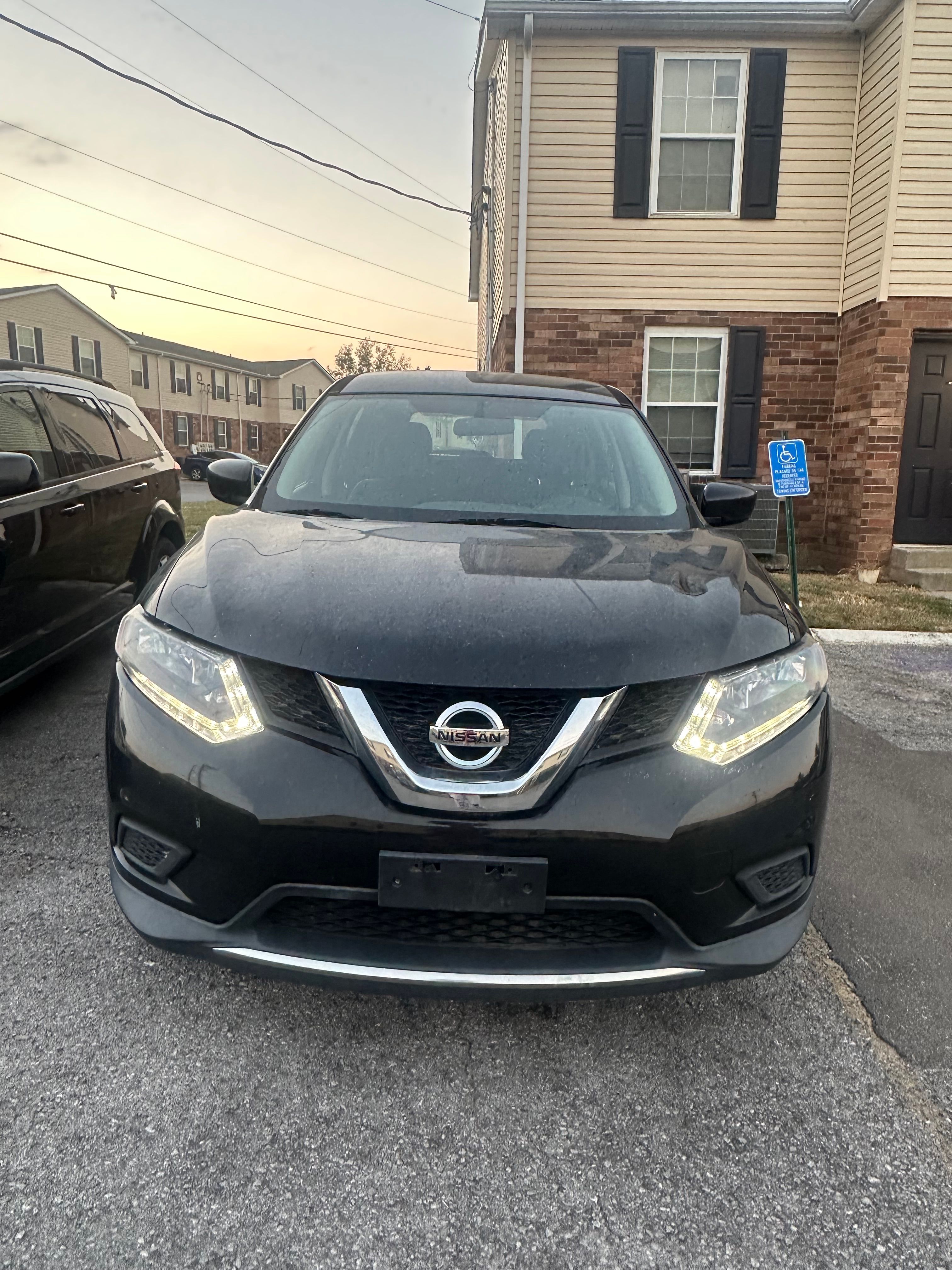 Used 2016 Nissan Rogue S AWD/4WD image 2
