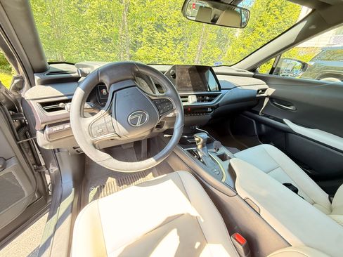 Used 2024 Lexus UX 250h FWD image 8