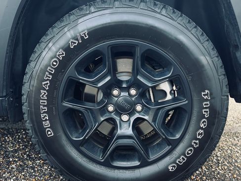 Used 2022 Jeep Cherokee Latitude w/ Sun & Sound Group image 16