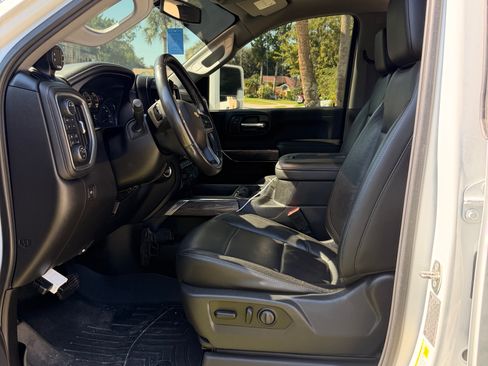 Used 2020 Chevrolet Silverado 2500 LTZ w/ LTZ Convenience Package image 10