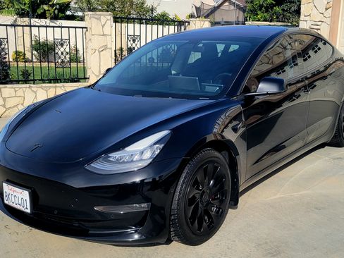 Used 2019 Tesla Model 3 Standard Range Plus image 1