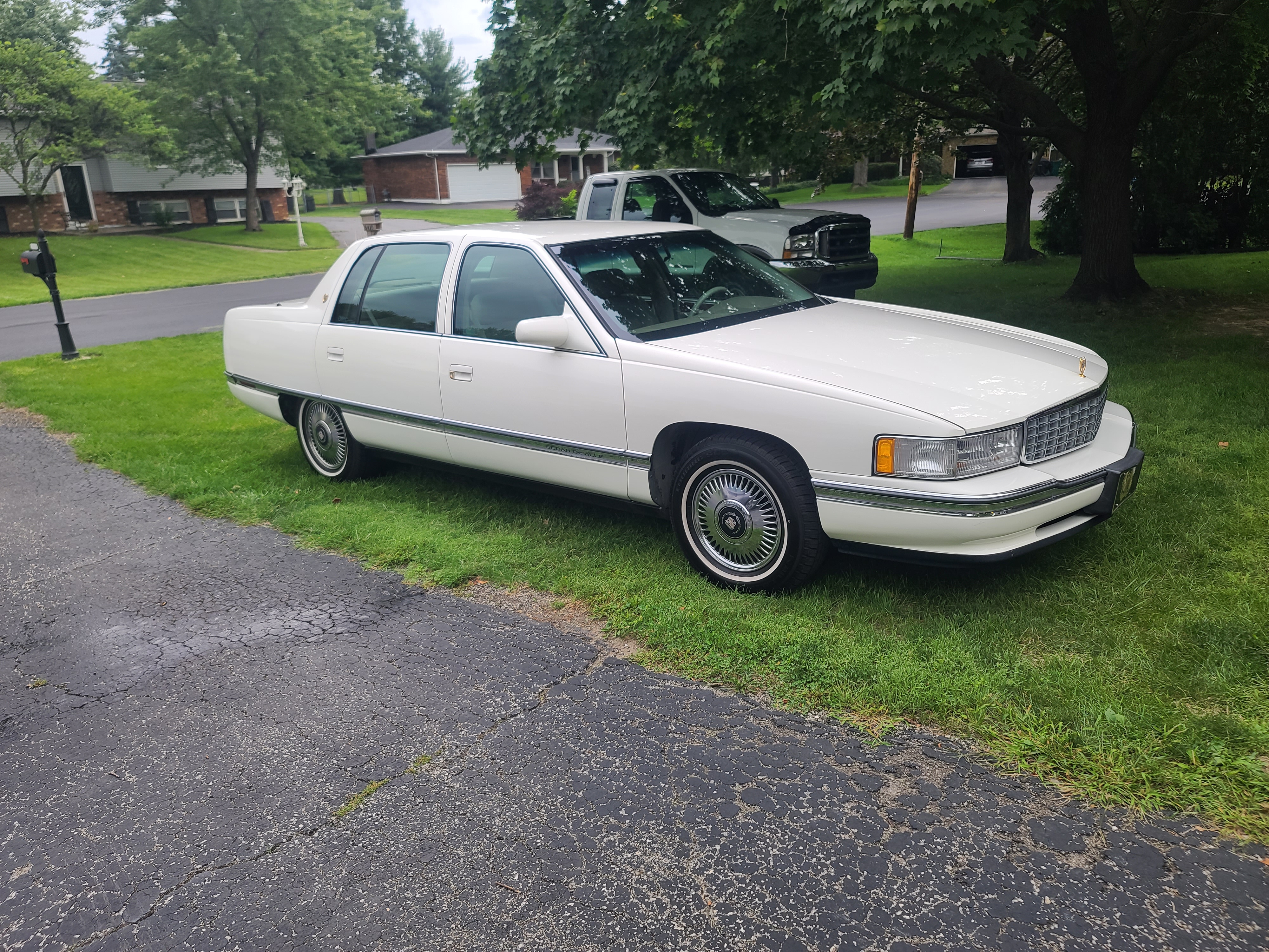 Used 1995 Cadillac De Ville Sedan FWD image 2