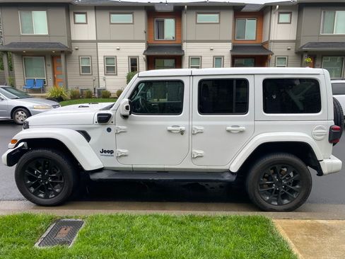 Used 2021 Jeep Wrangler Unlimited Sahara image 11