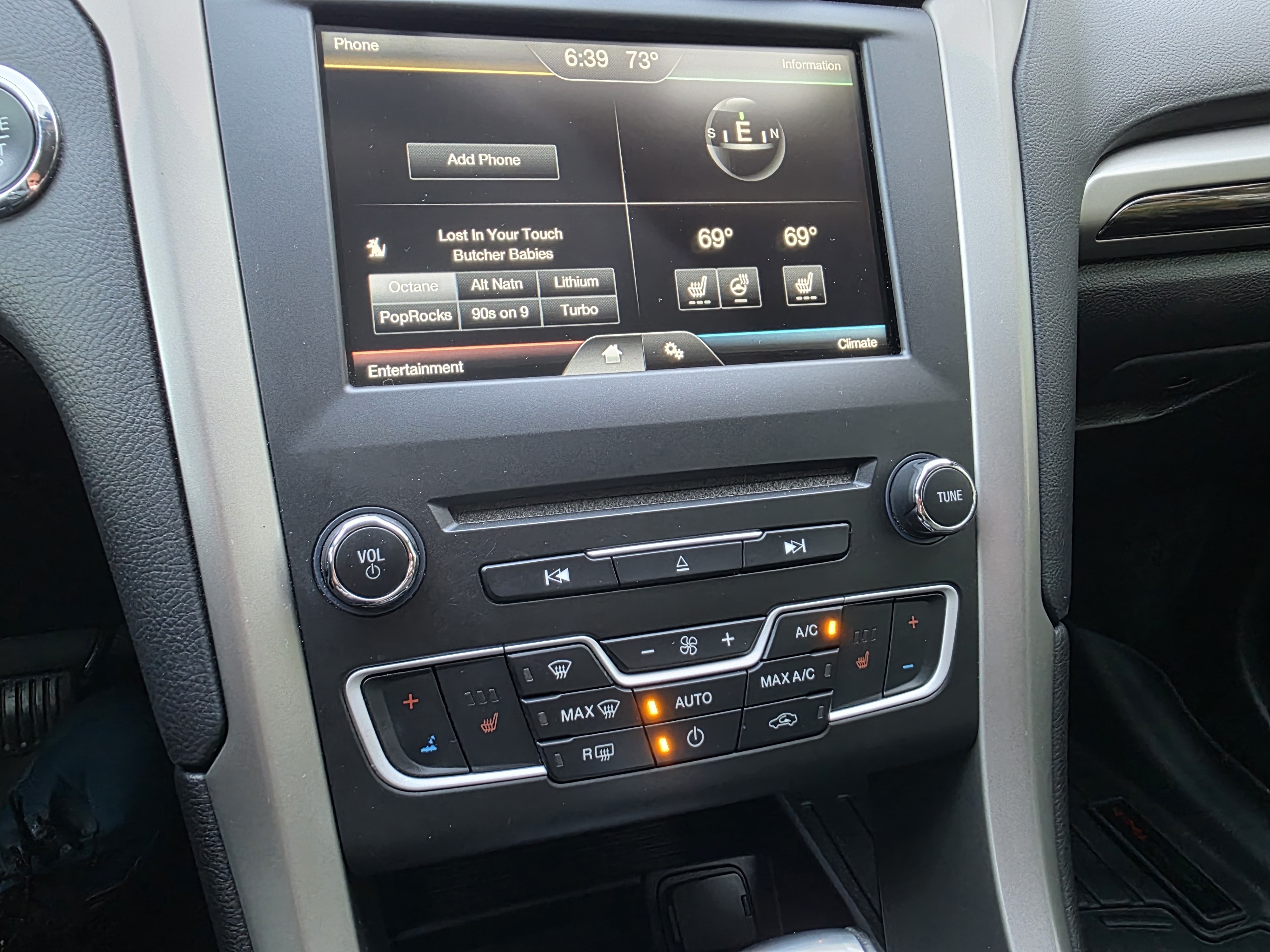 Used 2016 Ford Fusion SE w/ Equipment Group 202A FWD image 14