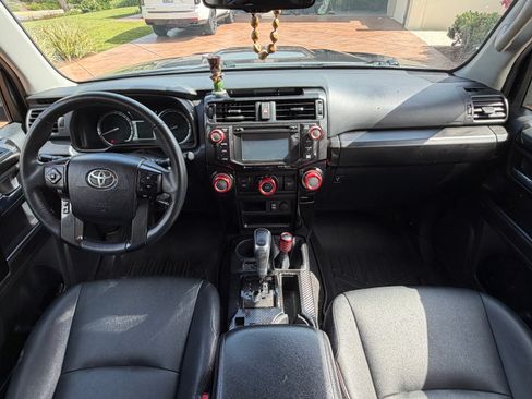 Used 2017 Toyota 4Runner TRD Off-Road Premium AWD/4WD image 6