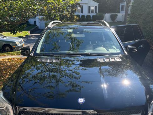 Used 2015 Mercedes-Benz GL 550 4MATIC image 2