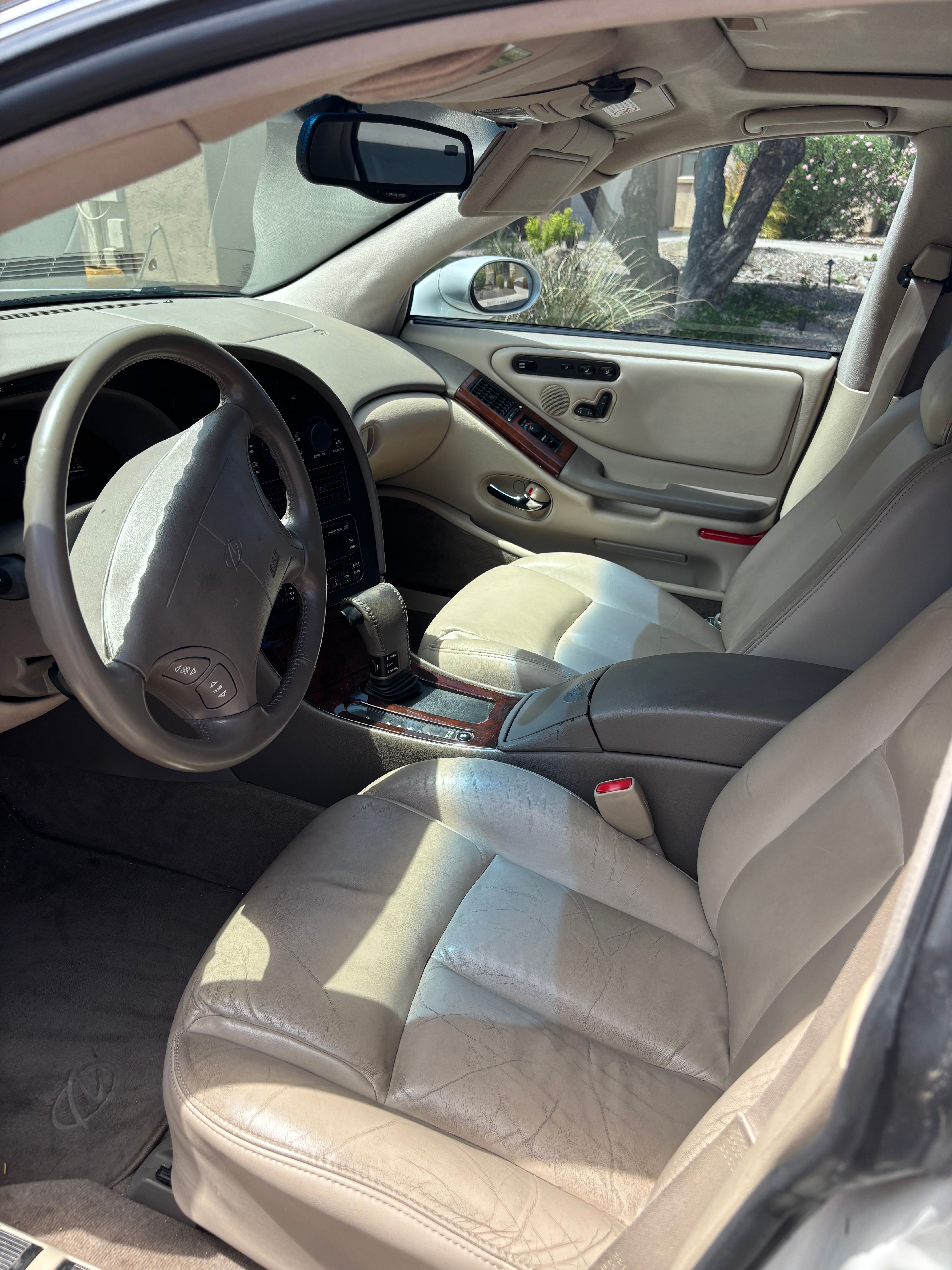 Used 1999 Oldsmobile Aurora FWD image 11