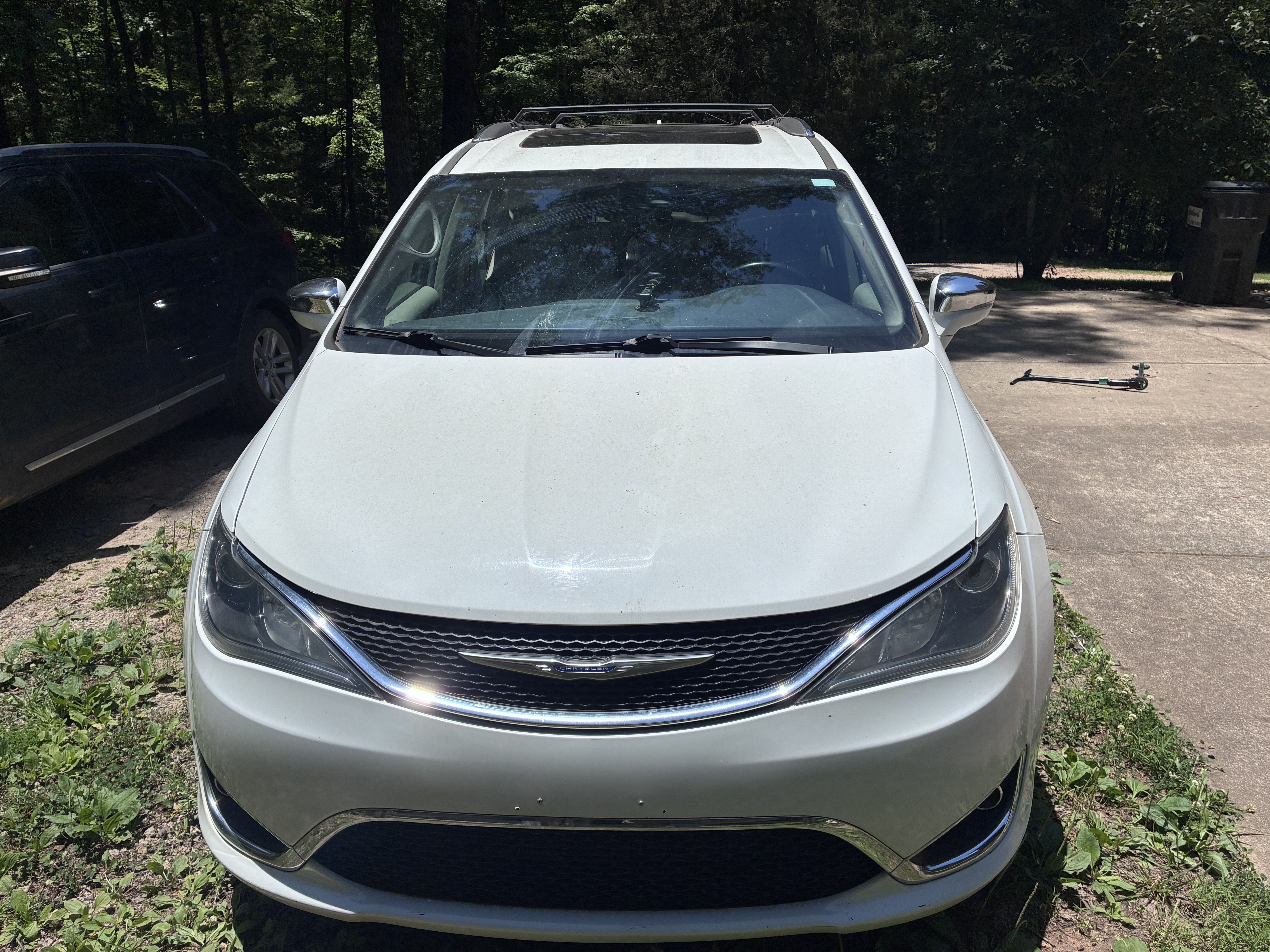Used 2020 Chrysler Pacifica Limited FWD image 1