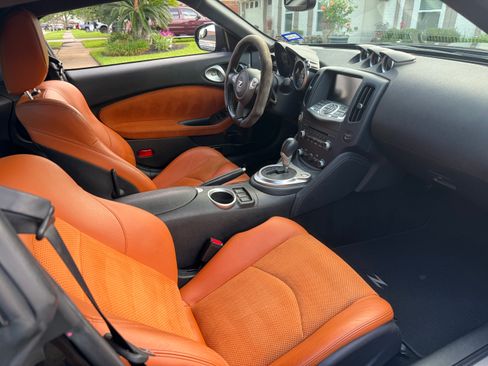 Used 2013 Nissan 370Z Touring RWD image 6
