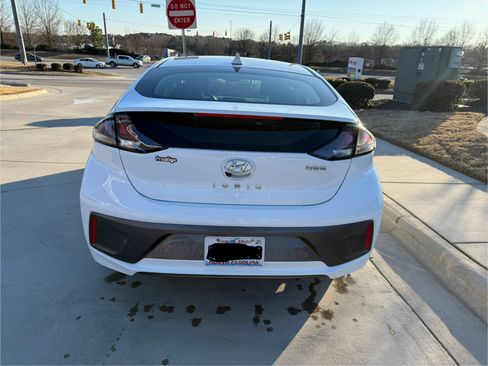 Used 2022 Hyundai Ioniq SEL image 8