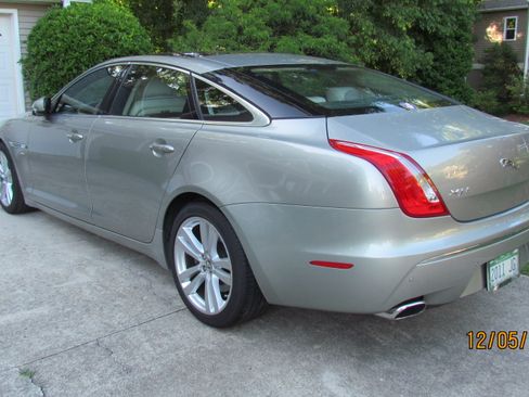 Used 2011 Jaguar XJ L RWD image 12