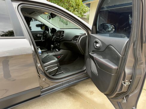 Used 2019 Jeep Cherokee Trailhawk w/ Comfort/Convenience Group image 11