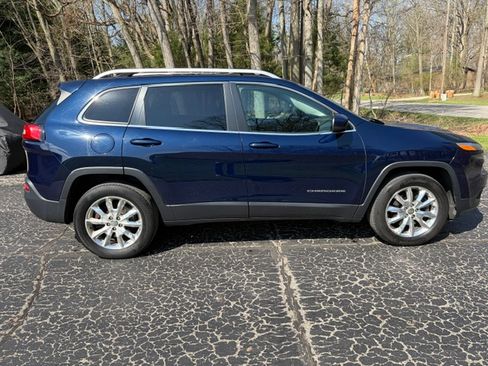 Used 2014 Jeep Cherokee Limited w/ Luxury Group AWD/4WD image 9