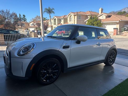 Used 2022 MINI Cooper 2-Door Hardtop image 9