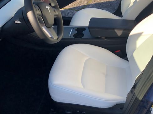 Used 2022 Tesla Model 3 Performance image 6