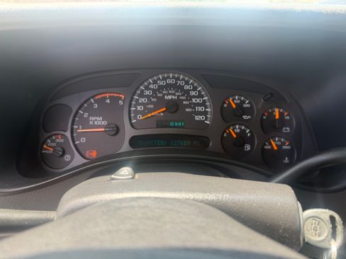Used 2004 Chevrolet Silverado 2500 LS w/ Skid Plate Package AWD/4WD image 7