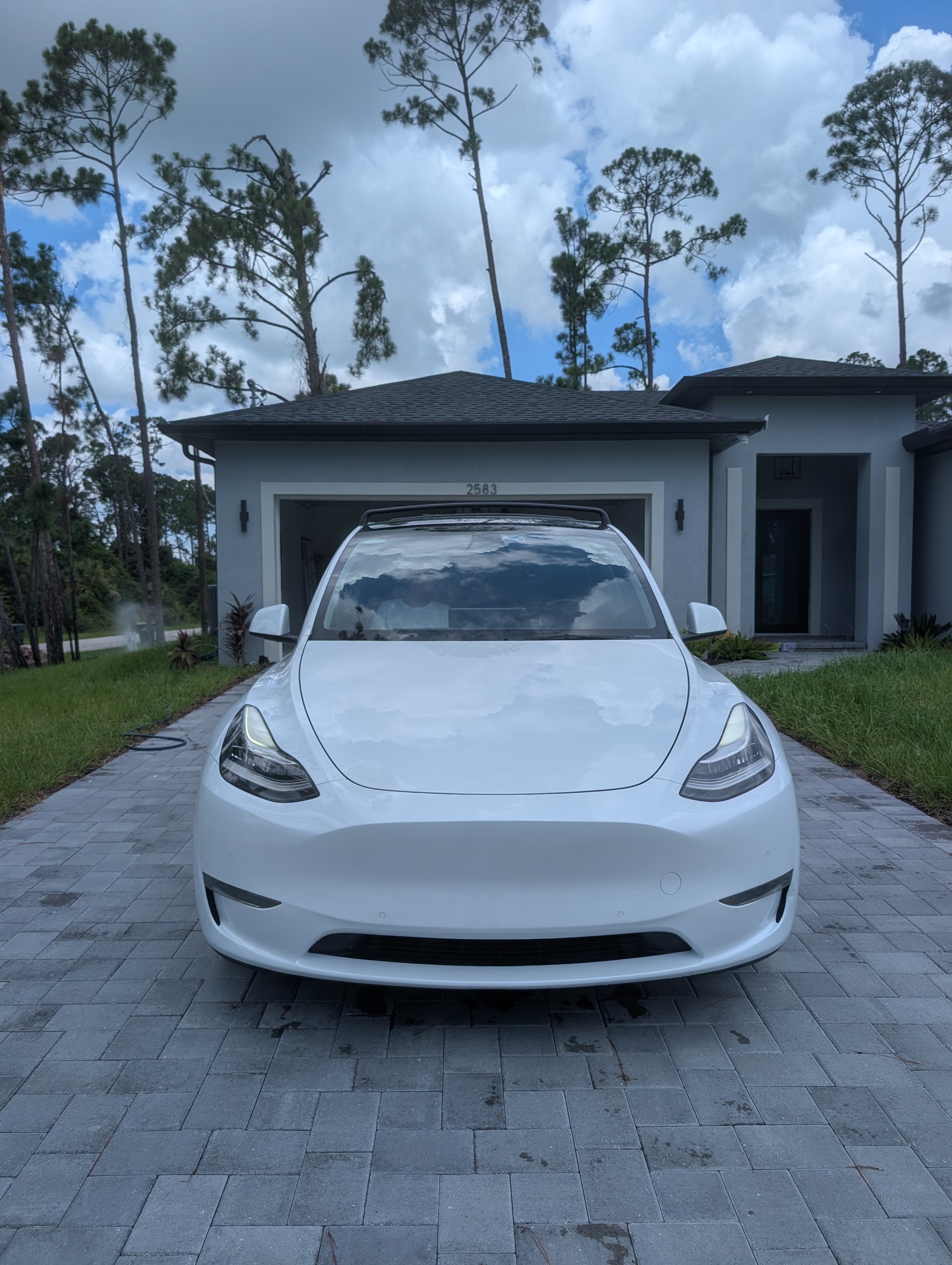 Used 2022 Tesla Model Y Long Range AWD/4WD image 1