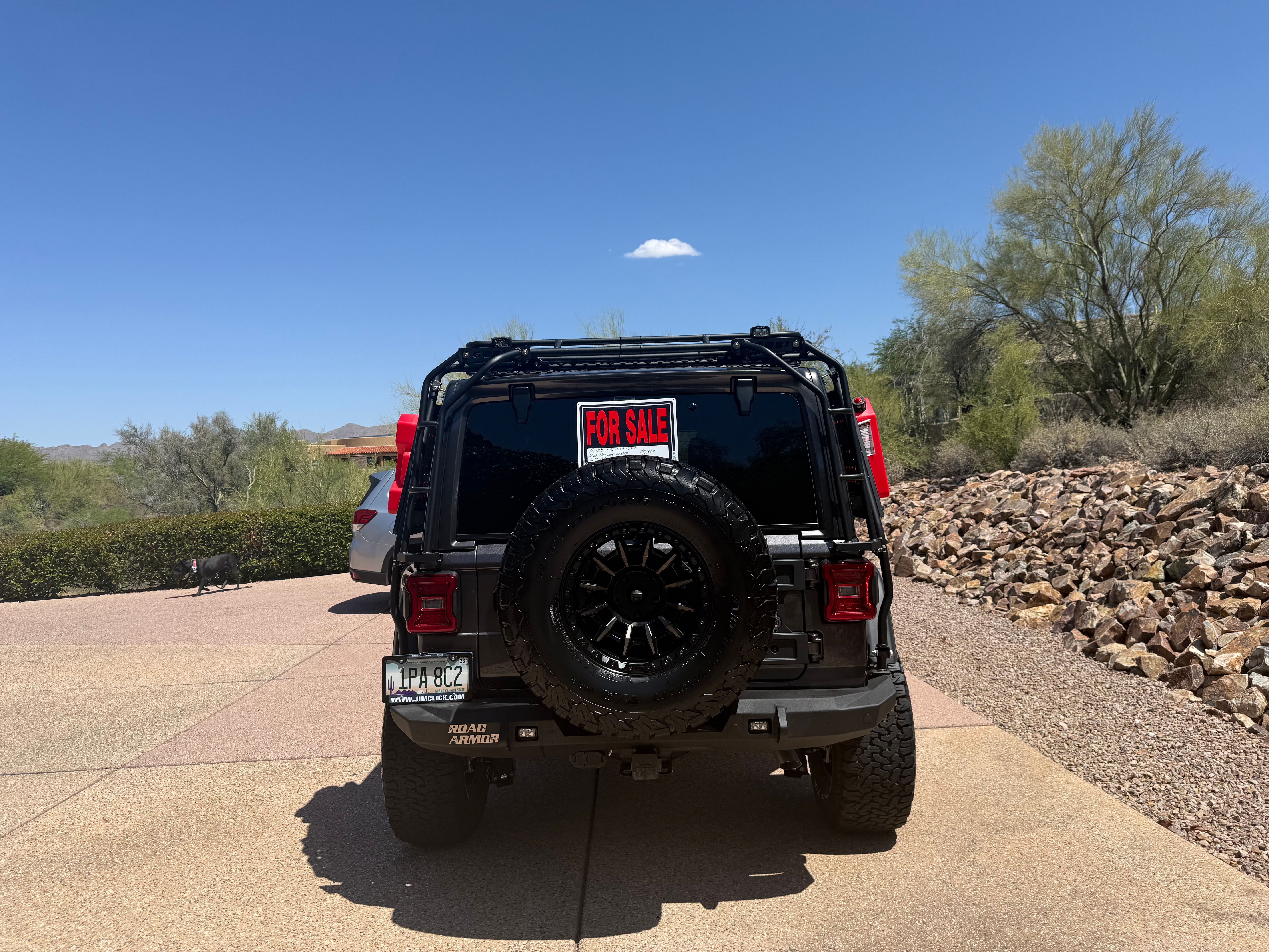 Used 2025 Jeep Wrangler Unlimited Rubicon w/ Convenience Group AWD/4WD image 9